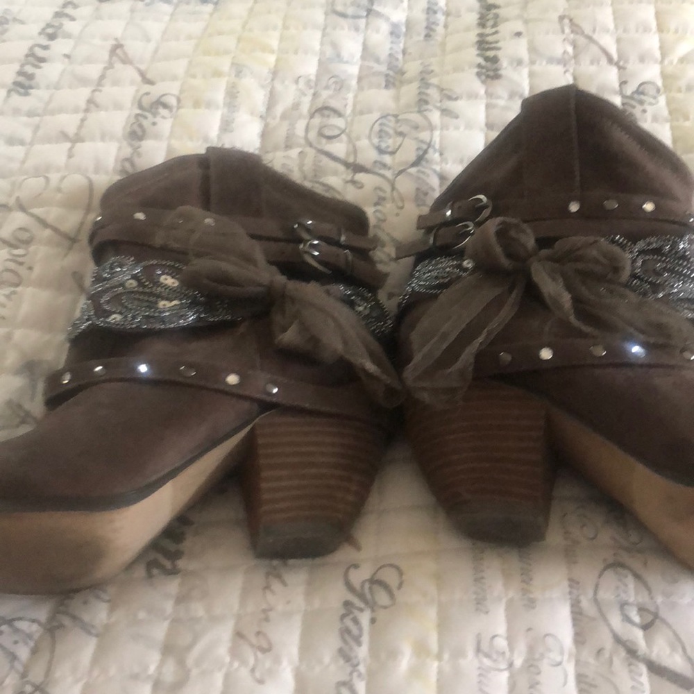 Fancy boots brown with ties to bows 7
